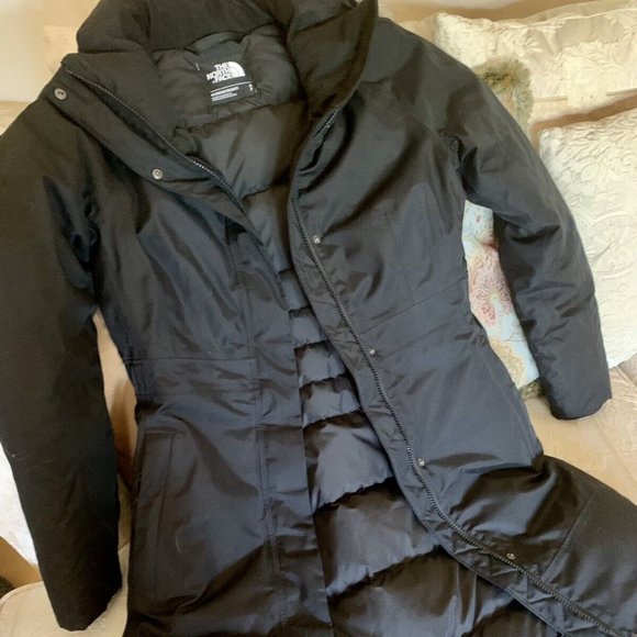 The North Face Woman’s HyVent Blk Hooded Down Parka/Jacket 500 (SmallPetite)